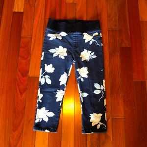 Danish brand FREE/QUENT pants below knees. Size M